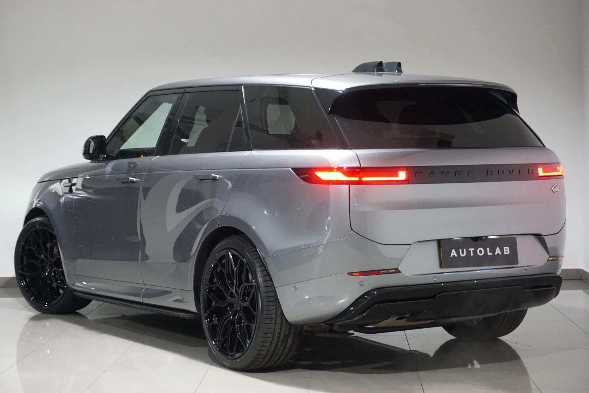 Land Rover Range Rover Sport 3.0 D300 MHEV Dynamic SE SUV 5dr Diesel Auto 4WD Euro 6 (s/s) (300 ps)